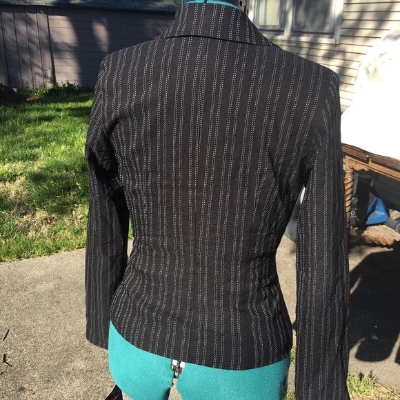 Incredible pin striped blazer waist cinch hooks - Picture 3 of 7